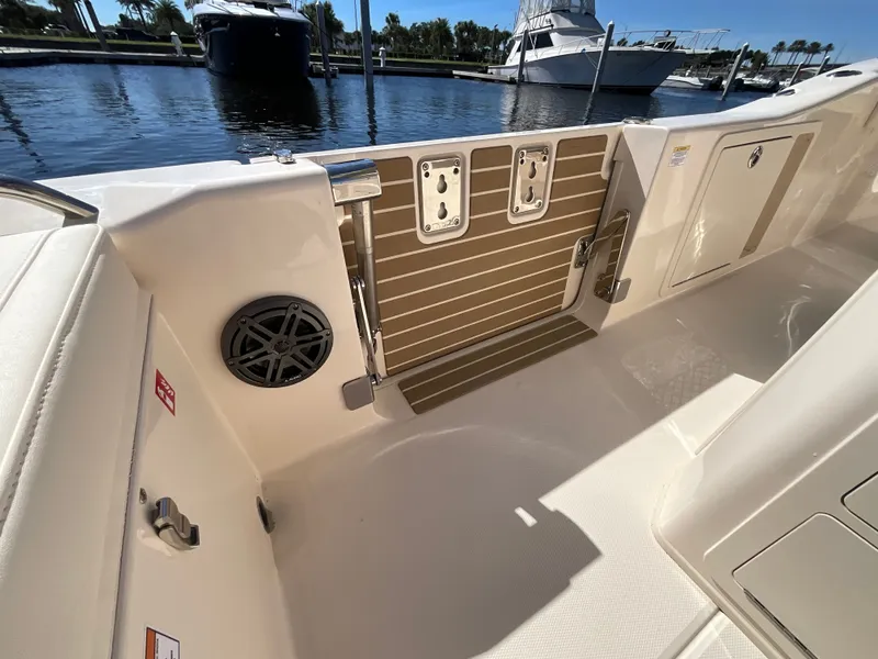 Slide: The Image of Grady-White 281 Coastal Explorer 2026 - 18