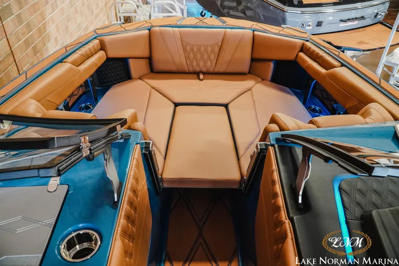 Slide: The Image of Malibu M230 2025 - 18