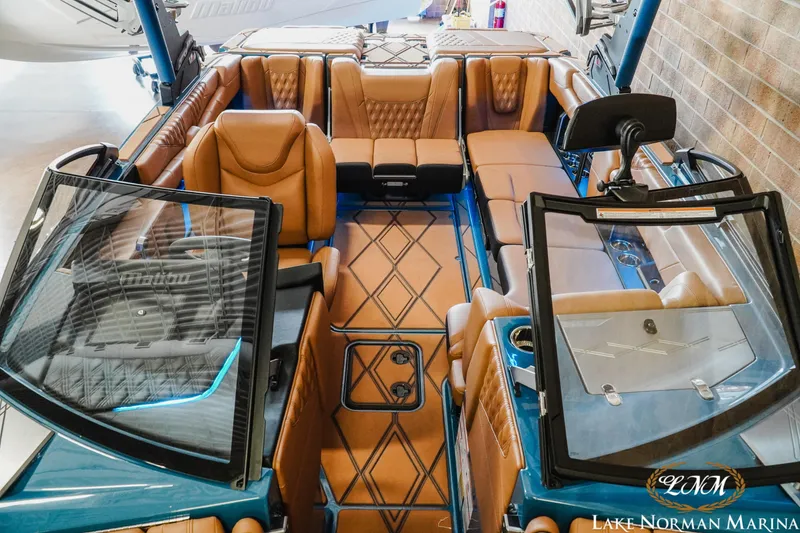 Slide: The Image of Malibu M230 2025 - 19