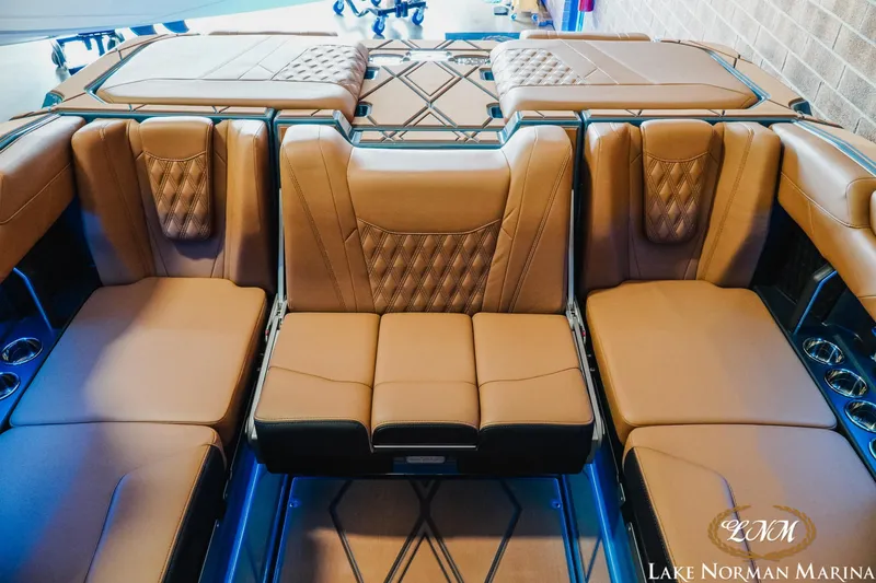 Slide: The Image of Malibu M230 2025 - 21