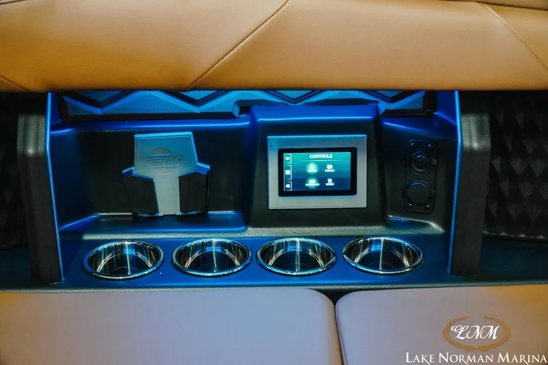 Slide: The Image of Malibu M230 2025 - 23