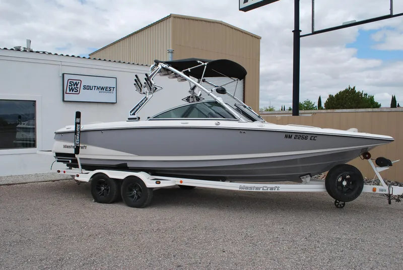 The Image of 2007 MasterCraft X45 boat on trailer outside Southwest building. - 0