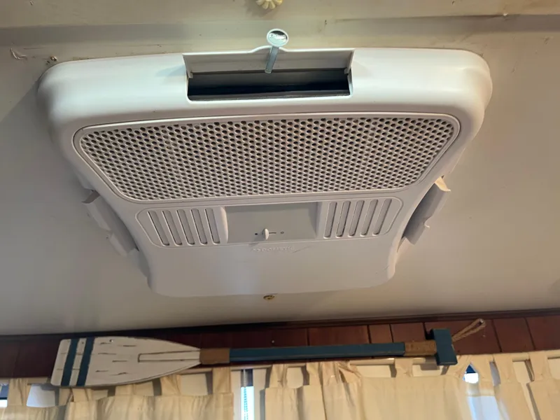 Slide: The Image of Ceiling air vent with paddle decor, Gibson Standard 1988 model. - 32