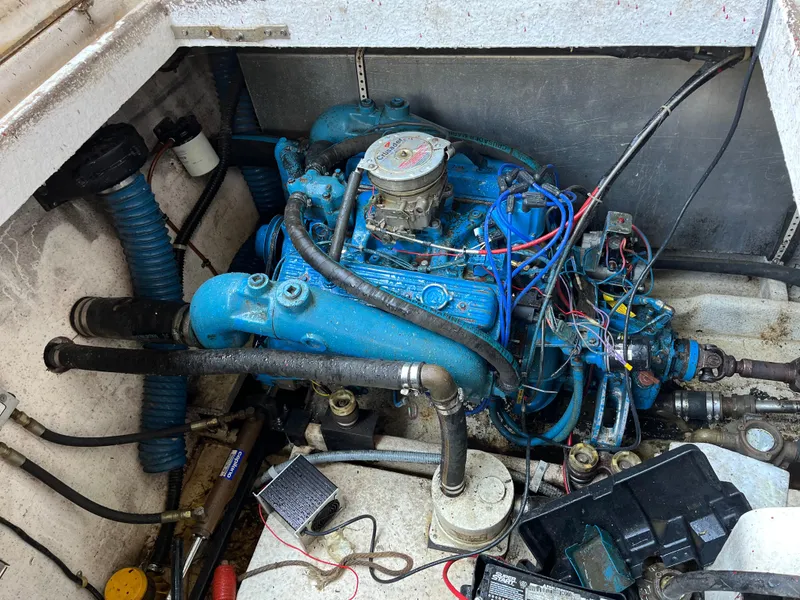 Slide: The Image of 1988 Gibson Standard engine in a boat compartment, featuring blue components and wiring. - 43