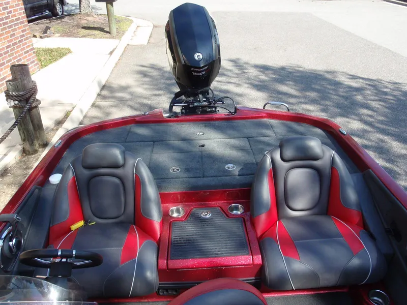 Slide: The Image of 2017 Ranger Z518 Comanche boat interior with red and black seating. - 13