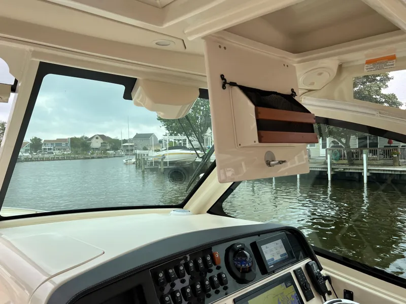 Slide: The Image of Grady-White Freedom 375 2020 - 58