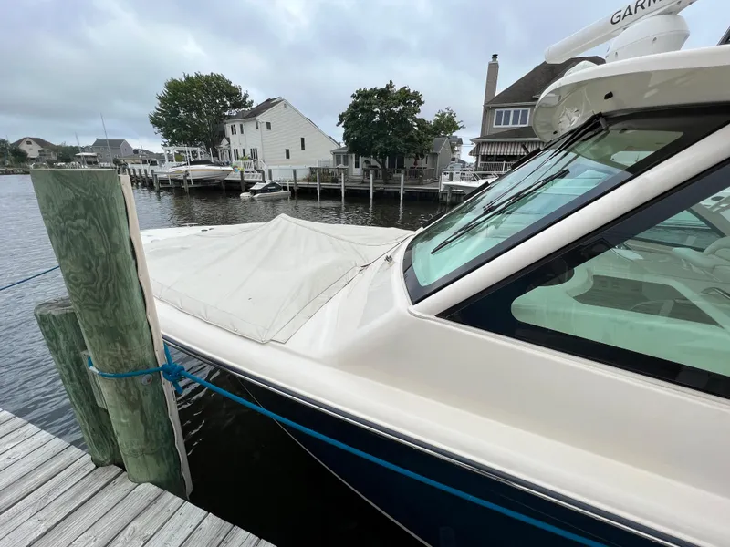 Slide: The Image of Grady-White Freedom 375 2020 - 98