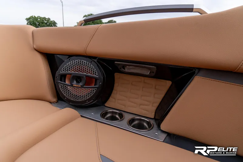 Slide: The Image of MasterCraft X22 2025 - 100