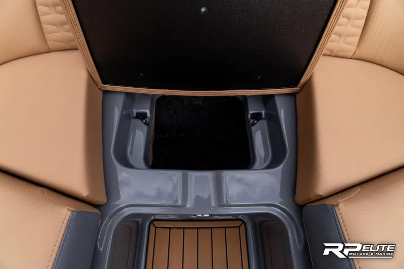 Slide: The Image of MasterCraft X22 2025 - 101