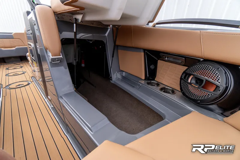 Slide: The Image of MasterCraft X22 2025 - 103