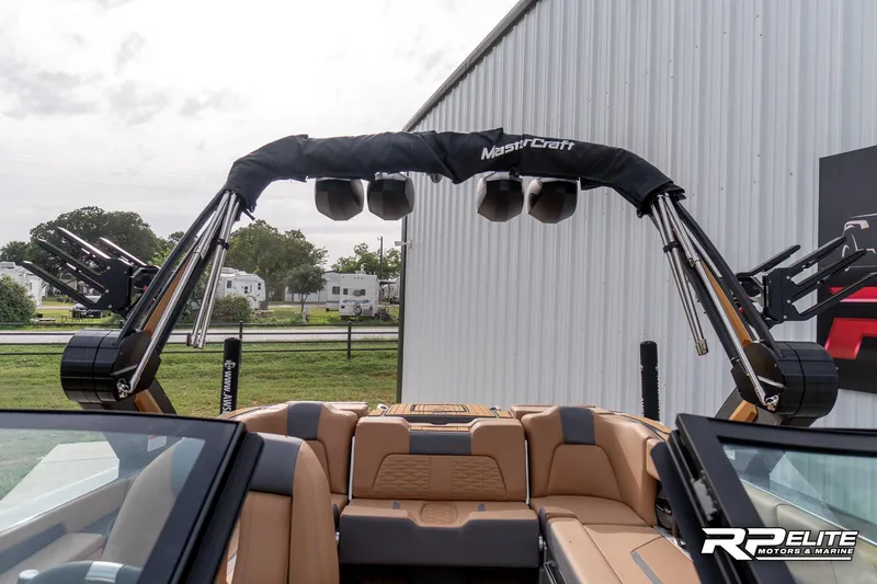 Slide: The Image of MasterCraft X22 2025 - 106