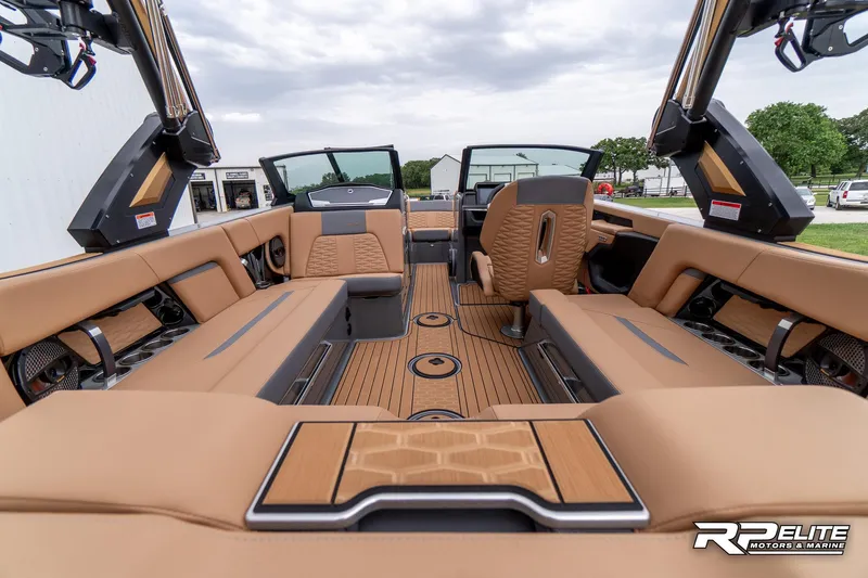 Slide: The Image of MasterCraft X22 2025 - 51