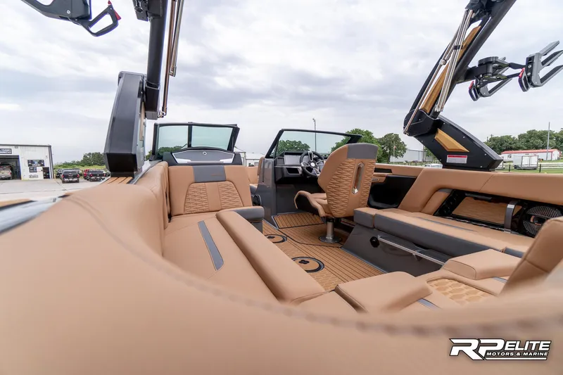 Slide: The Image of MasterCraft X22 2025 - 52