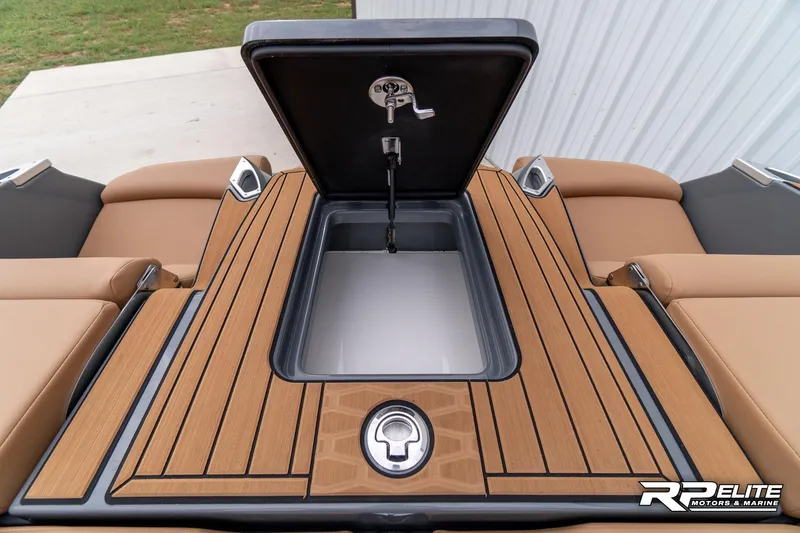 Slide: The Image of MasterCraft X22 2025 - 54