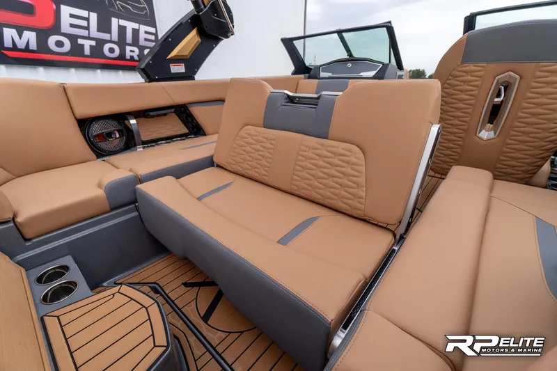 Slide: The Image of MasterCraft X22 2025 - 57