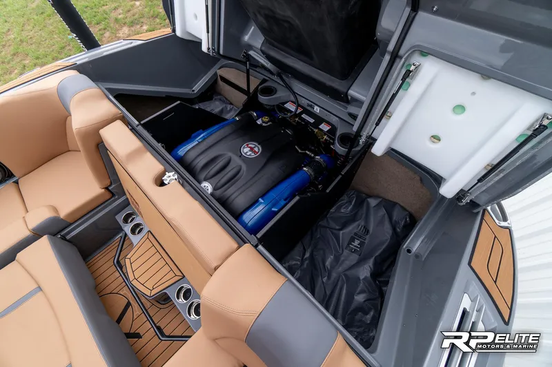 Slide: The Image of MasterCraft X22 2025 - 60