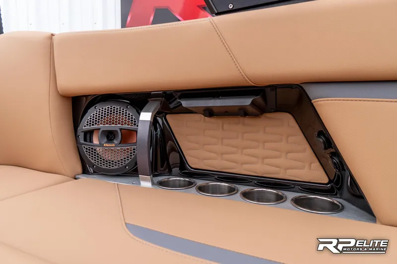 Slide: The Image of MasterCraft X22 2025 - 62