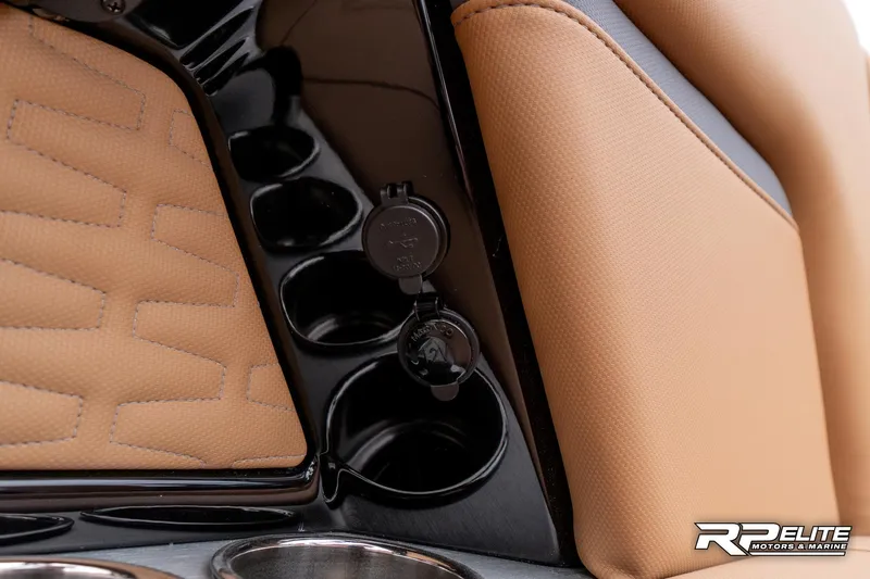 Slide: The Image of MasterCraft X22 2025 - 64