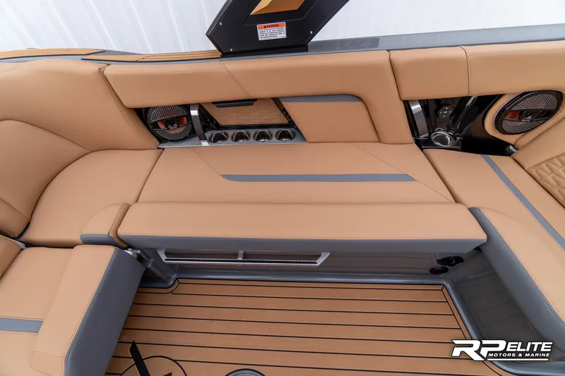 Slide: The Image of MasterCraft X22 2025 - 65