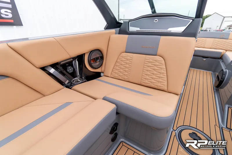 Slide: The Image of MasterCraft X22 2025 - 68