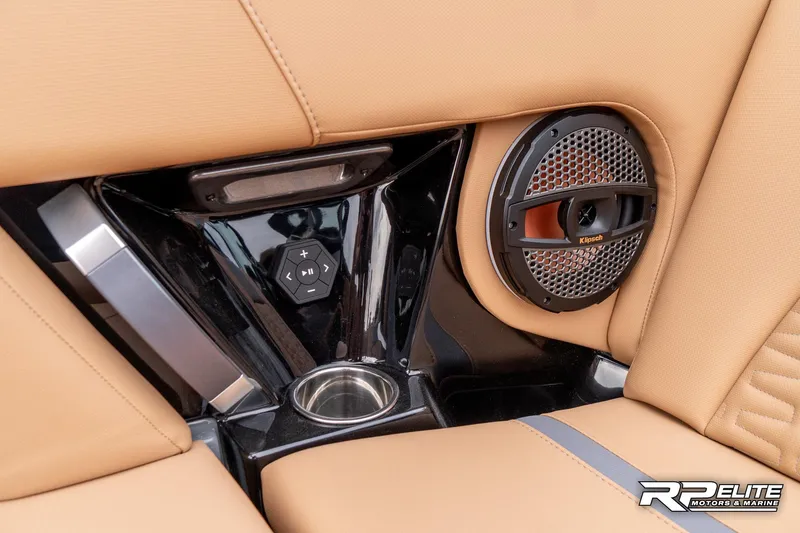 Slide: The Image of MasterCraft X22 2025 - 69