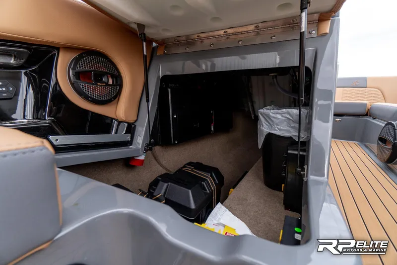 Slide: The Image of MasterCraft X22 2025 - 70