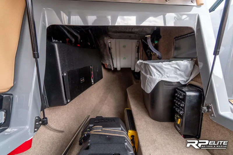 Slide: The Image of MasterCraft X22 2025 - 72