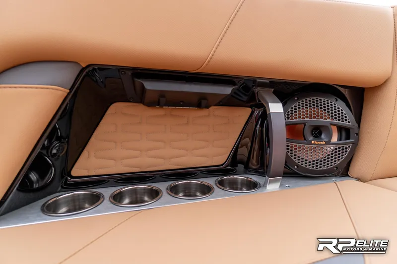 Slide: The Image of MasterCraft X22 2025 - 78