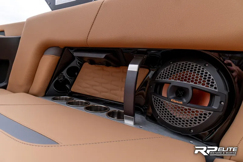 Slide: The Image of MasterCraft X22 2025 - 79