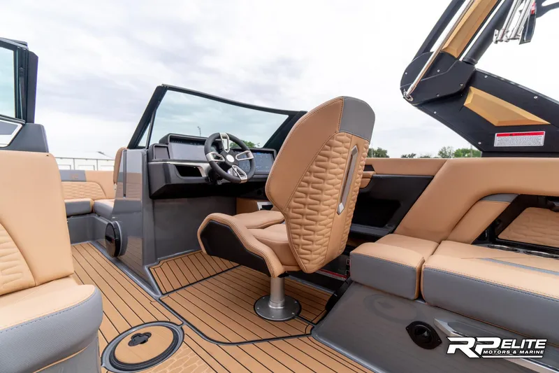 Slide: The Image of MasterCraft X22 2025 - 81