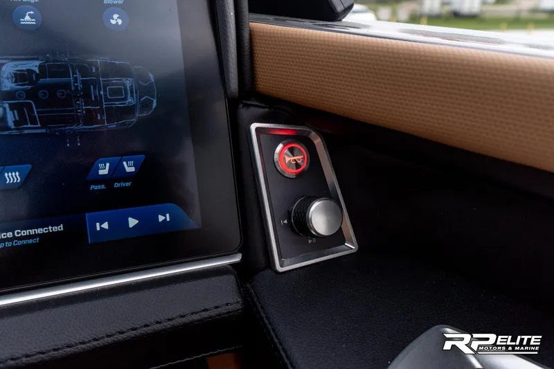 Slide: The Image of MasterCraft X22 2025 - 89