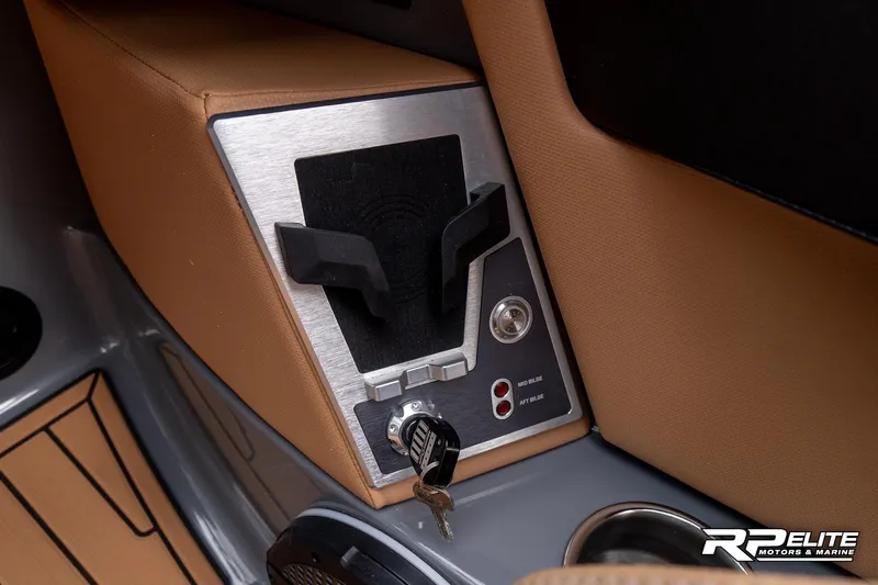 Slide: The Image of MasterCraft X22 2025 - 91