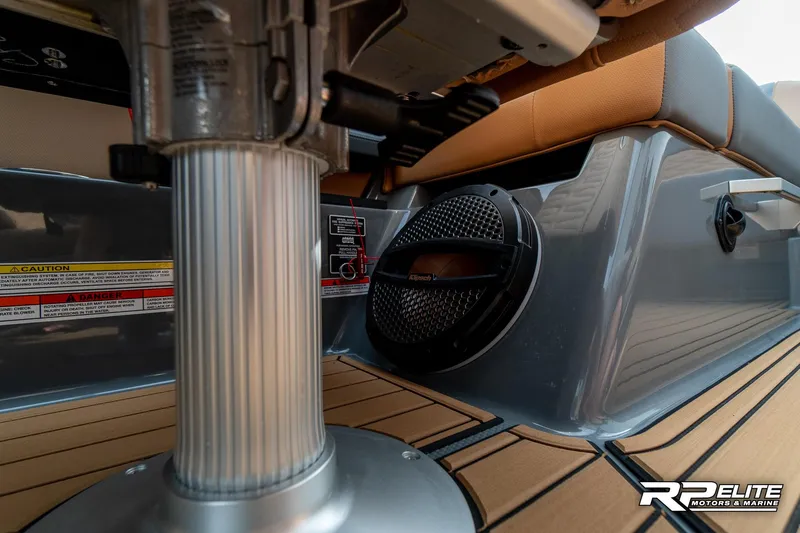 Slide: The Image of MasterCraft X22 2025 - 93