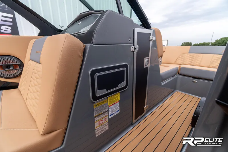 Slide: The Image of MasterCraft X22 2025 - 95