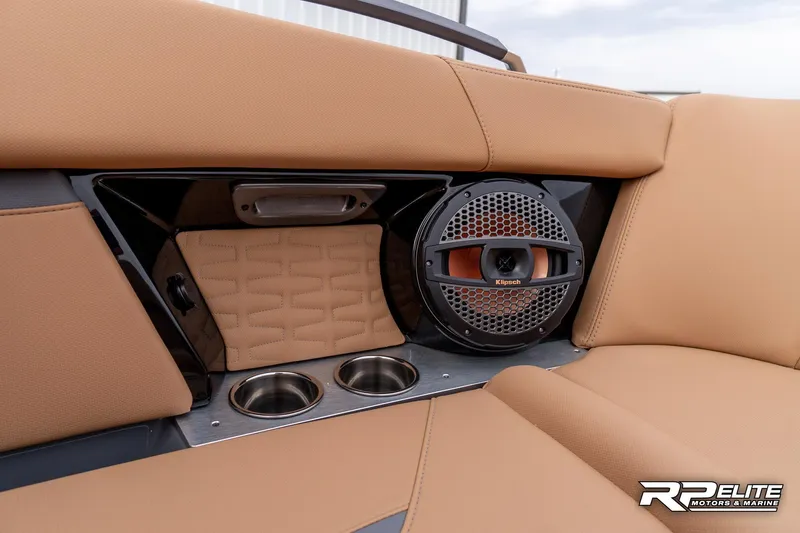 Slide: The Image of MasterCraft X22 2025 - 99