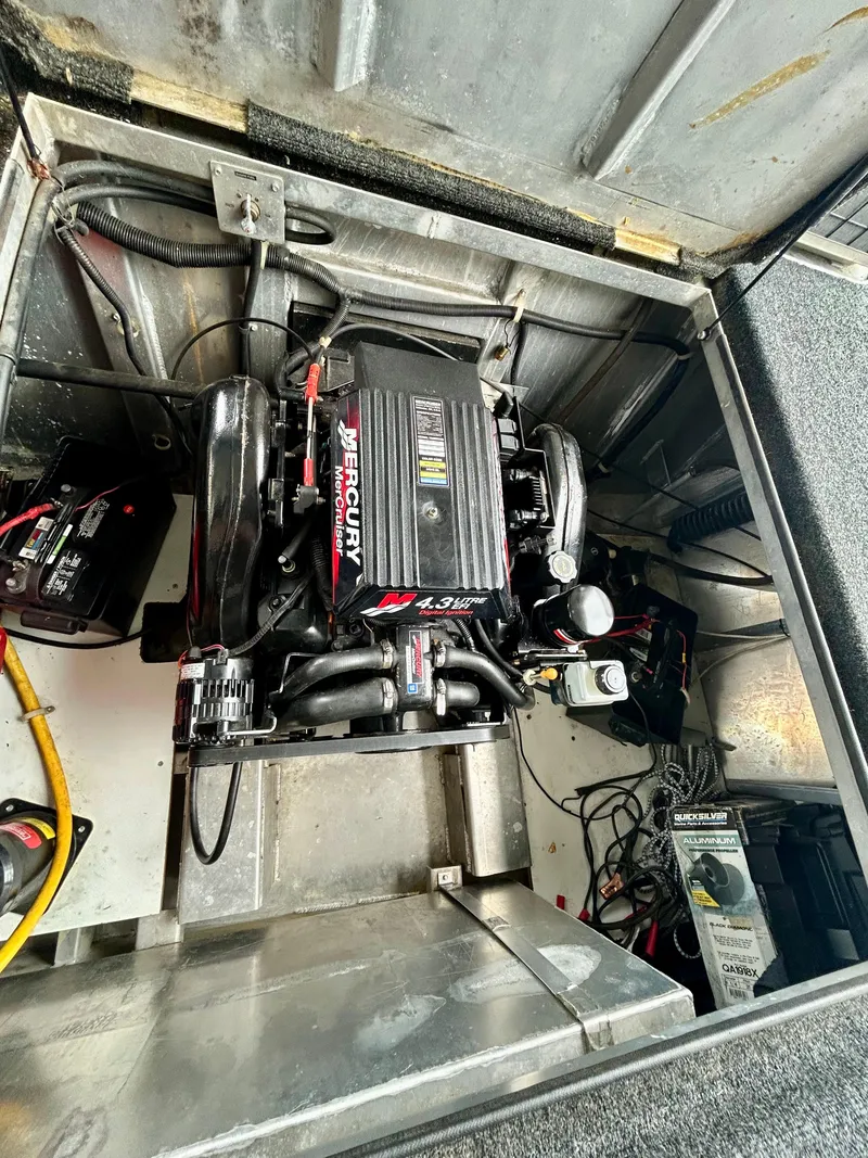 Slide: The Image of Engine compartment of a 2001 Jamestowner houseboat featuring a MerCruiser engine. - 30