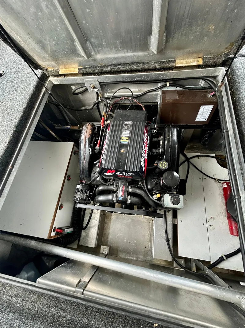 Slide: The Image of Engine compartment of a 2001 Jamestowner houseboat, featuring a well-maintained motor. - 31