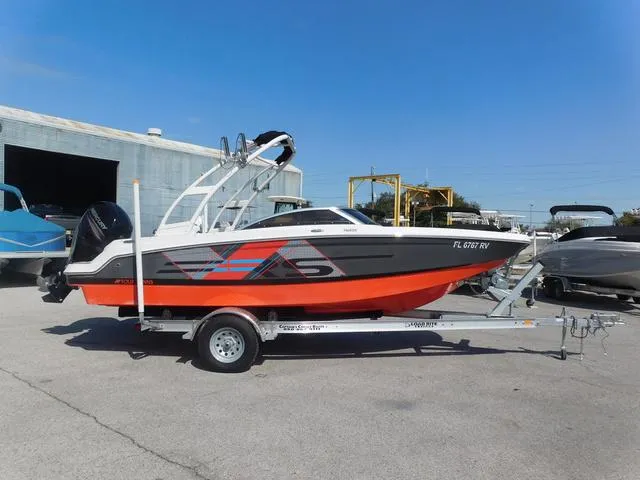 Slide: The Image of 2018 Four Winns HD 200 OB RS boat on trailer, parked outdoors. - 15