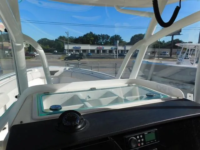 Slide: The Image of Sailfish 290 CC 2023 - 10