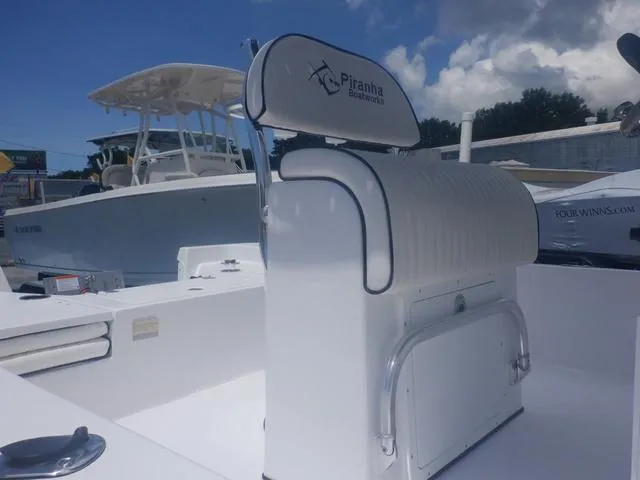 Slide: The Image of Piranha Casador B2200 2023 - 15