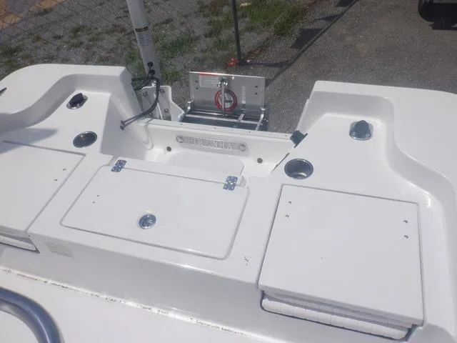 Slide: The Image of Piranha Casador B2200 2023 - 7