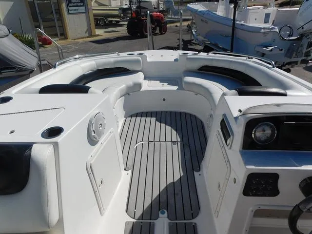 Slide: The Image of Hurricane SunDeck Sport 188 OB 2014 - 10