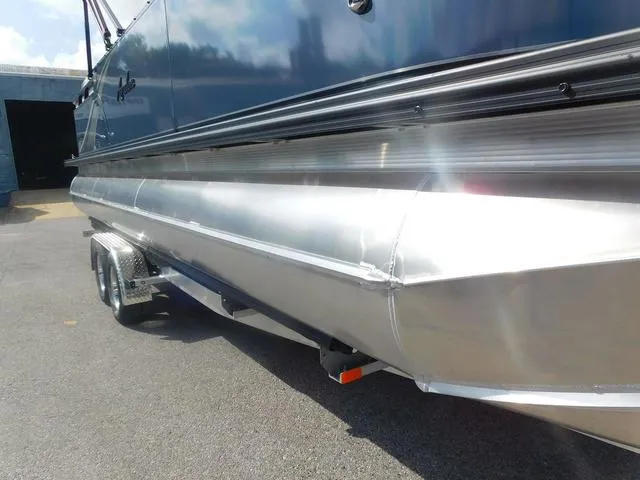 Slide: The Image of 2024 Avalon 2585 LSZ Quad Lounger pontoon boat, side view, on a trailer. - 4
