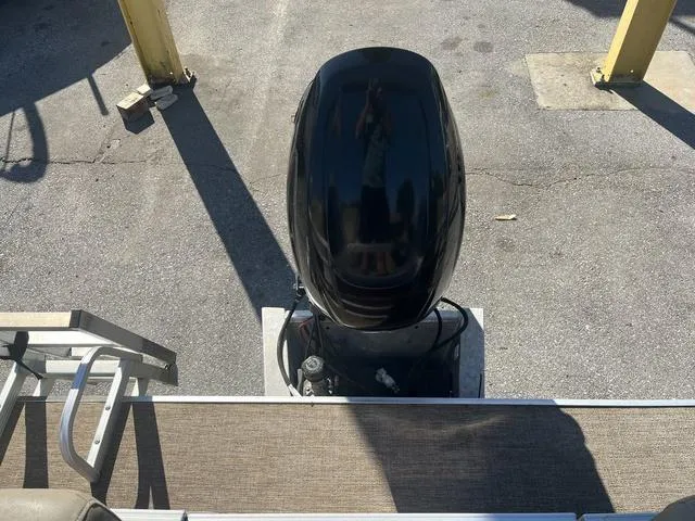 Slide: The Image of Outboard motor on a 2020 Starcraft LX 22 R boat, viewed from above. - 13