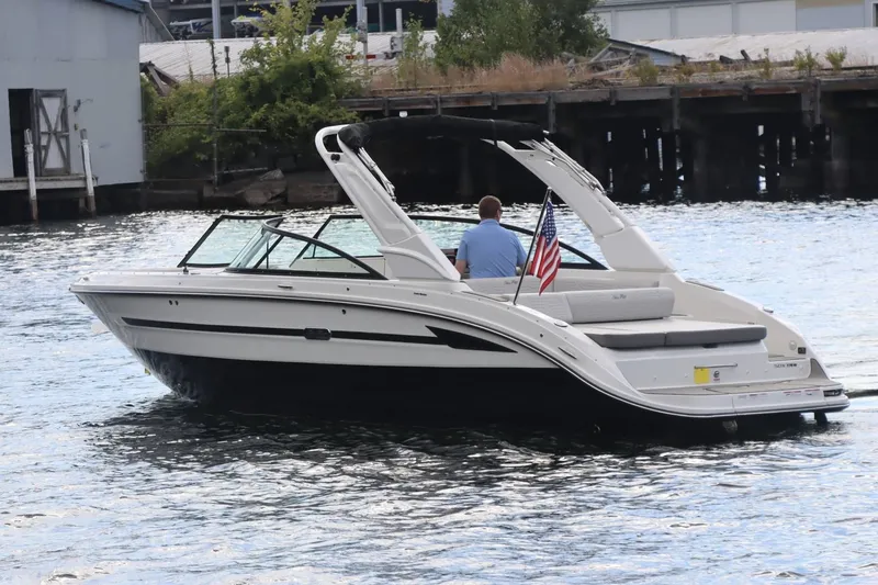 Slide: The Image of Sea Ray 270SDS 2025 - 3