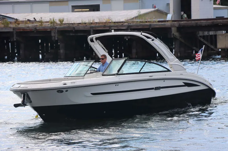 Slide: The Image of Sea Ray 270SDS 2025 - 5