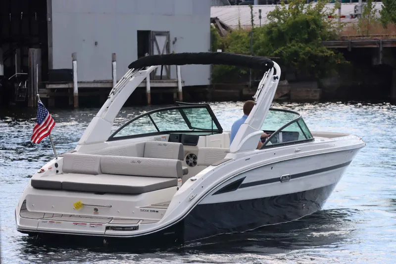 Slide: The Image of Sea Ray 270SDS 2025 - 6