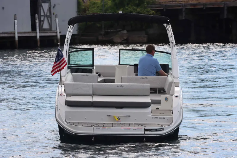 Slide: The Image of Sea Ray 270SDS 2025 - 7