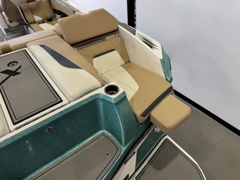 Slide: The Image of MasterCraft XStar S 2022 - 13