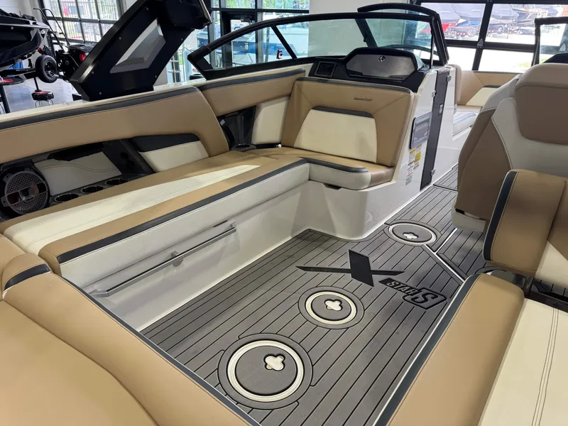 Slide: The Image of MasterCraft XStar S 2022 - 16